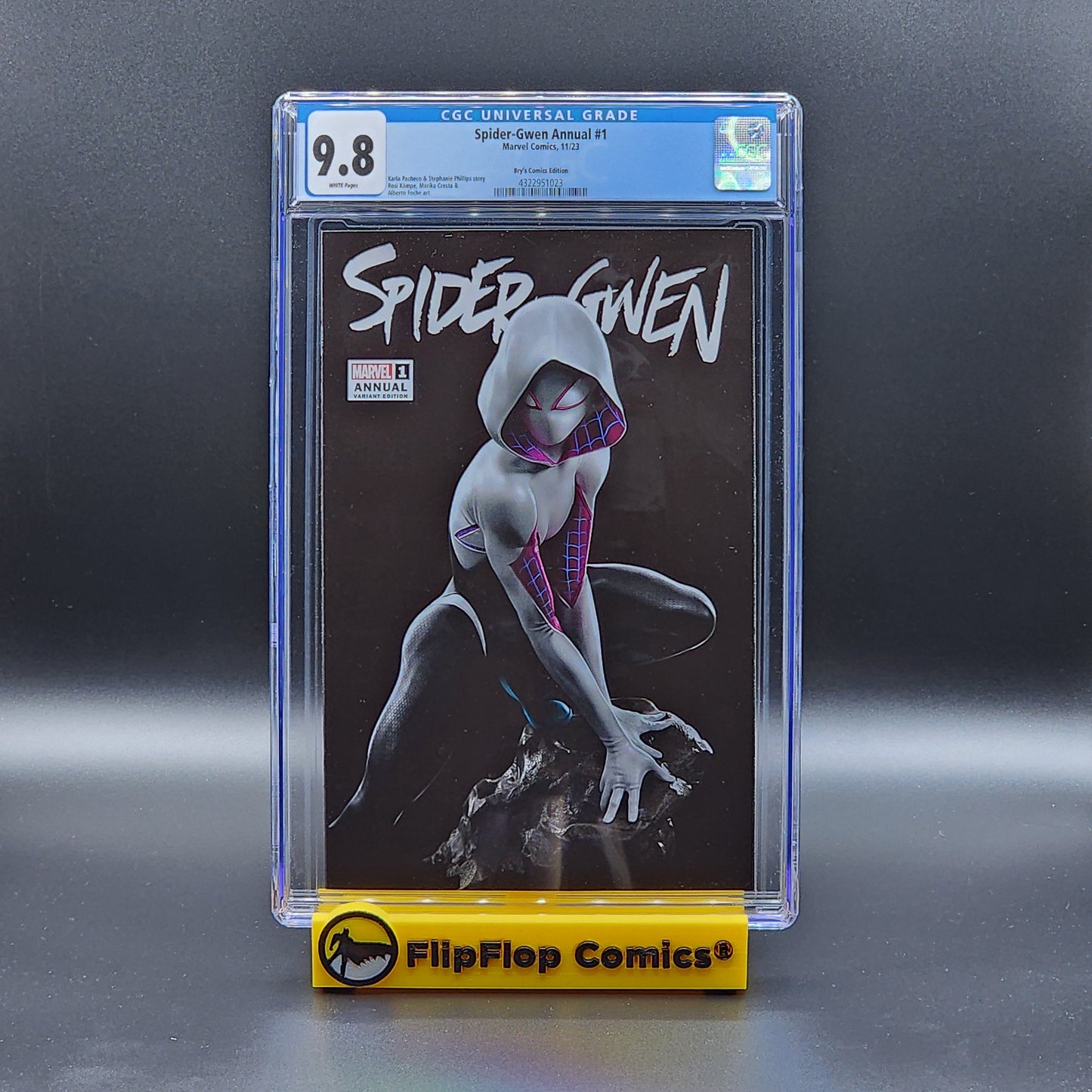 Spider-Gwen Annual #1 - Rafael Grassetti Cover - CGC 9.8 WHITE Pages